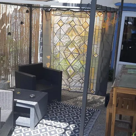Panzió La Buissonniere - Petit Avec Jardin & Entree Independante